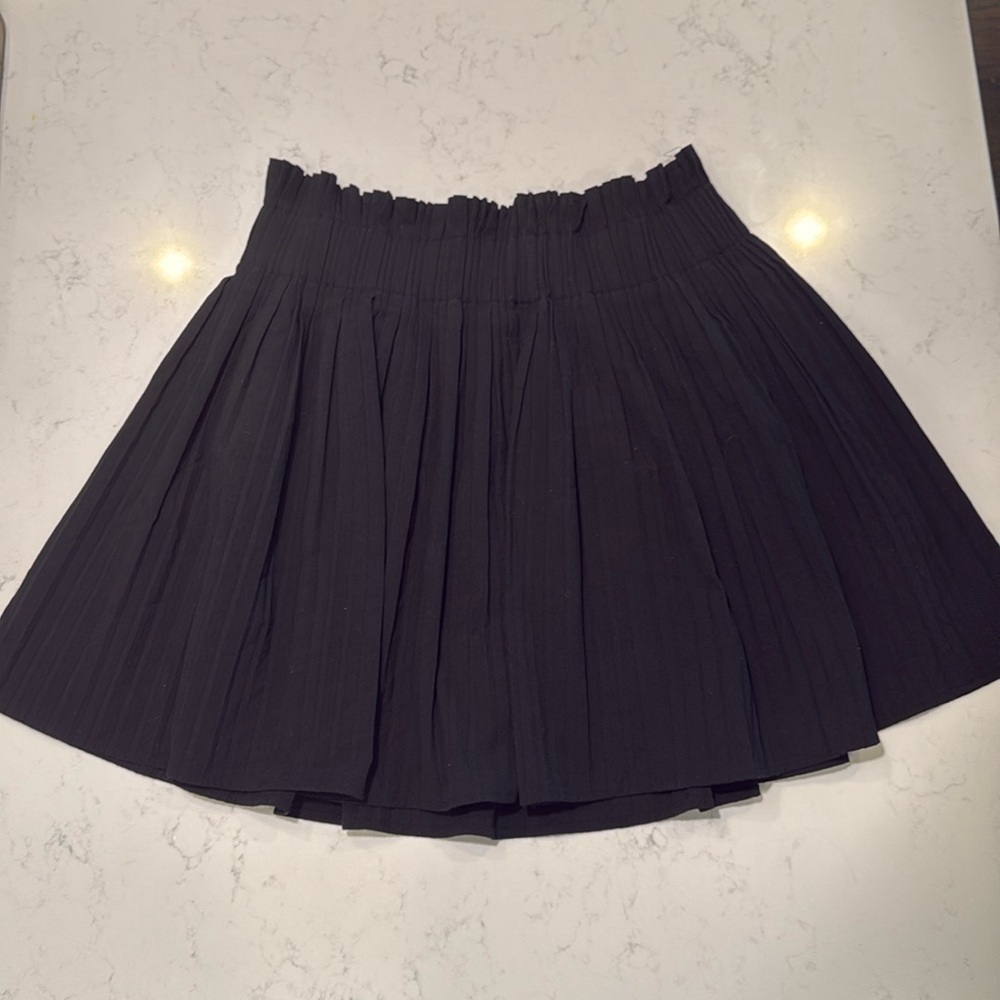 ZARA blk pleated skirt